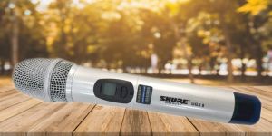 Giá micro không dây Shure UGX8